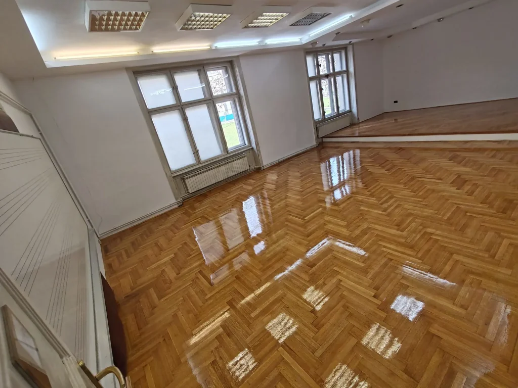 lakiranje parketa